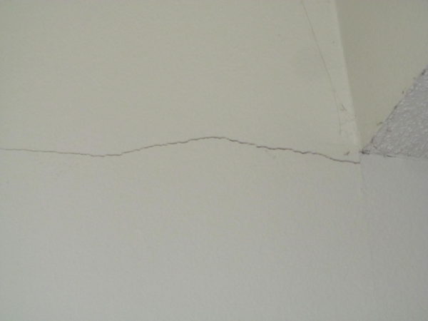 Drywall Cracks - What causes cracking, when is it structural? - Buyers Ask