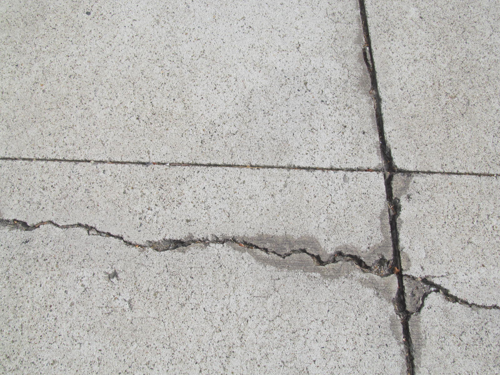 Cracks In a Concrete Garage Floor When Are They Serious Buyers Ask